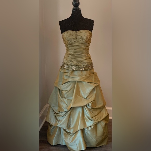 Dalia, Strapless Ball/Evening Gown w/Sash - Picture 1 of 5